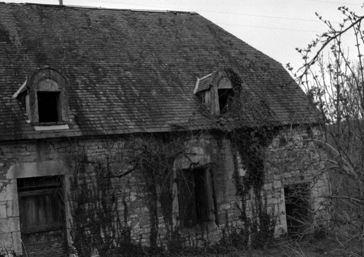 Maison avec lucarne fronton 1979.jpg